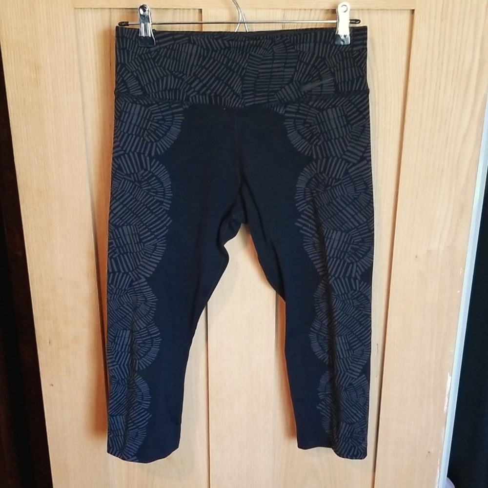 nike dri-fit cropped leggings